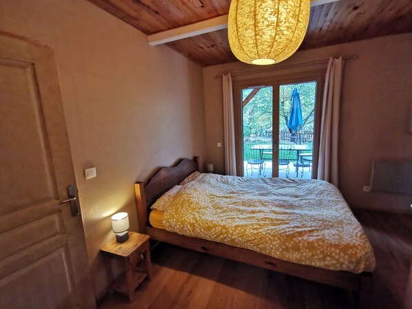 1 habitación, tabla de planchar con plancha, wifi y ropa de cama 