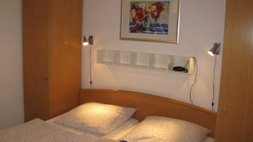 1 slaapkamer, een strijkplank/strijkijzer, gratis wifi, beddengoed