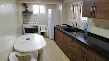 Fridge, dishwasher, cookware/dishes/utensils