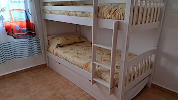 2 chambres, lit parapluie, Wi-Fi gratuit, draps fournis