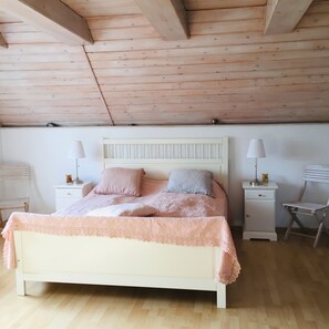 2 chambres, fer et planche à repasser, lit parapluie, Wi-Fi gratuit