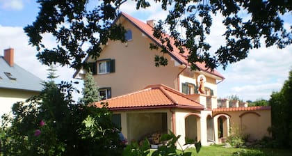 Ein Ferienhaus in dem kaschubischen Dorf. Stilvolles Haus mit Sauna.