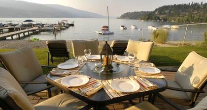 4 BDRM TH right on the Lake