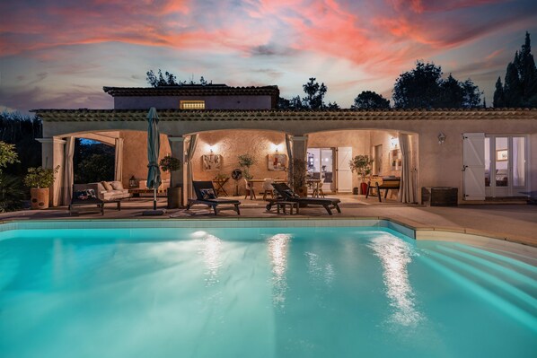 Piscine extérieure, piscine chauffée