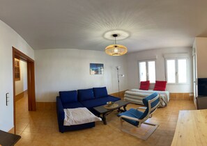 Una televisión, libros