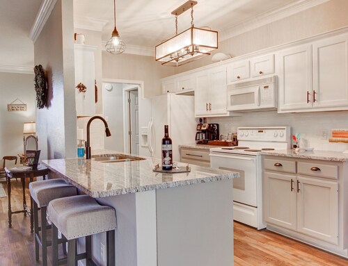 JoyHouse-Waco convenient to Baylor, Silos and great restaurants!!