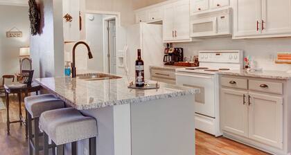 JoyHouse-Waco convenient to Baylor, Silos and great restaurants!!