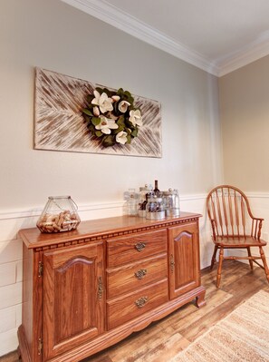 Interior - JoyHouse-Waco convenient to Baylor, Silos and great restaurants!! (Waco)