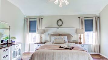 3 slaapkamers, een strijkplank/strijkijzer, gratis wifi, beddengoed