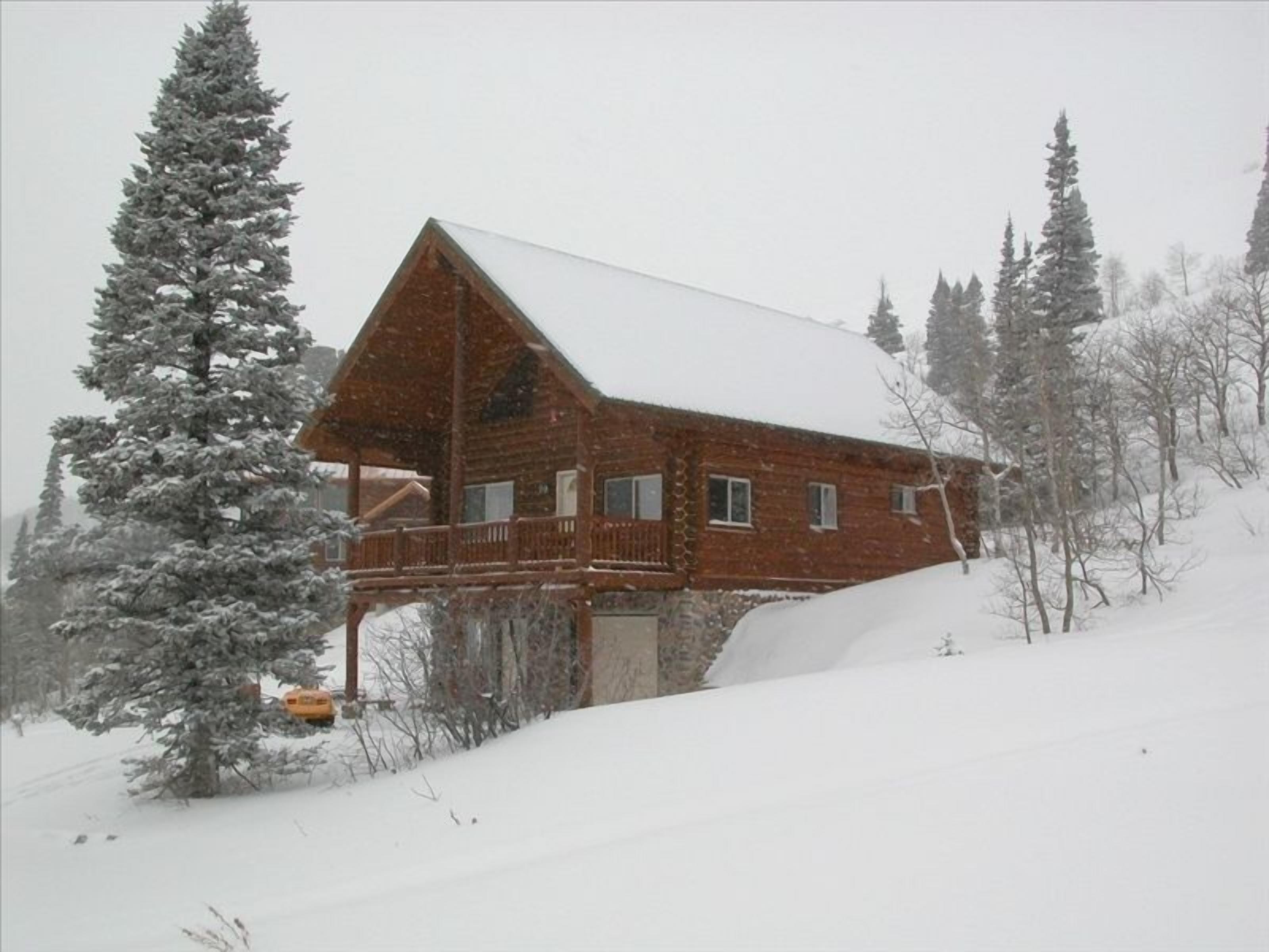 Ski in - Ski out Log Cabin at Powder Mountain