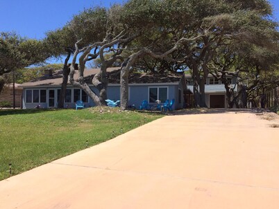 Aransas Bay waterfront, handicap accessible,1 story,Fulton Beach Rd 3/2,sleeps 8