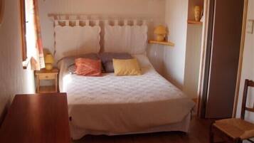 2 bedrooms, iron/ironing board