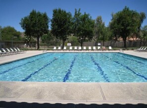 Piscine chauffée, couloir de nage