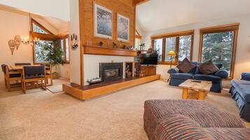 Flat-screen TV, fireplace, DVD player, stereo