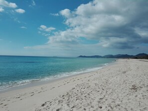 On the beach - All inclusive. Pretty cottage with sea view within walking distance of the beach.  (Costa Rei)