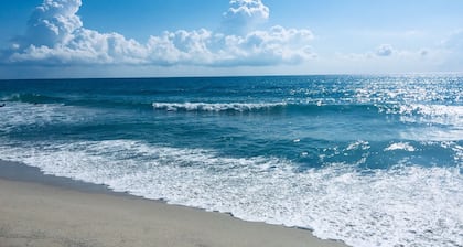 All inclusive. Pretty cottage with sea view within walking distance of the beach.