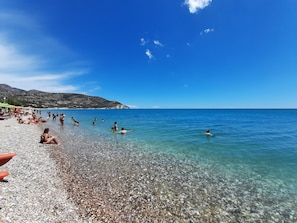 Ubicación a pie de playa y tumbonas
