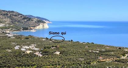 Belle MAISON de style méditerranéen sur la mer avec terrasse privée sur le Gargano 