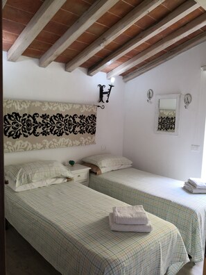 2 habitaciones, tabla de planchar con plancha, cuna de viaje y wifi