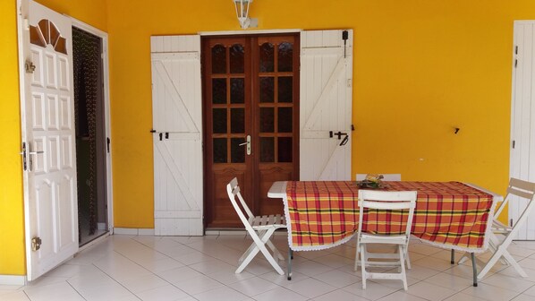 Outdoor dining
