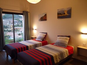 4 bedrooms, desk, iron/ironing board, travel crib