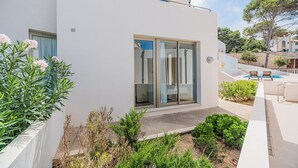 A modern building with a balcony, a pool, and a garden area. - MOLINS 2  ref. CS02 (Cala Sant Vicenç)