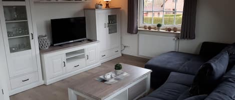 Smart TV, libros, estéreo