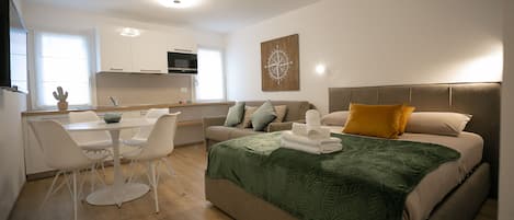 1 bedroom, bed sheets