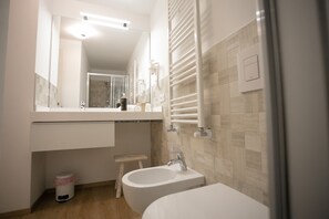 Towels, soap, shampoo, toilet paper