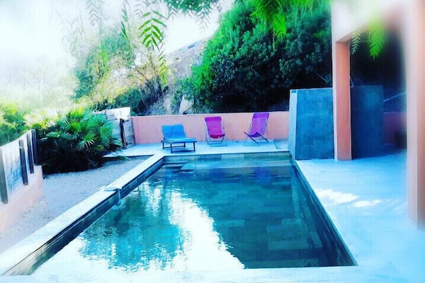Piscine aux couleurs balinaises