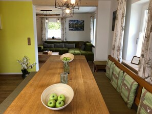 Nhà, 5 phòng ngủ, không hút thuốc, quang cảnh núi (incl. EUR 110 cleaning fee) | Khu vực ăn uống tại phòng