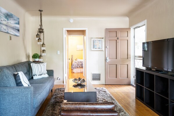 TV - Amazing location in Eagle Rock... (Los Angeles)