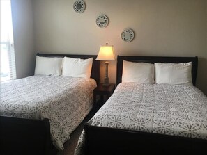 2 habitaciones, tabla de planchar con plancha, wifi y ropa de cama 