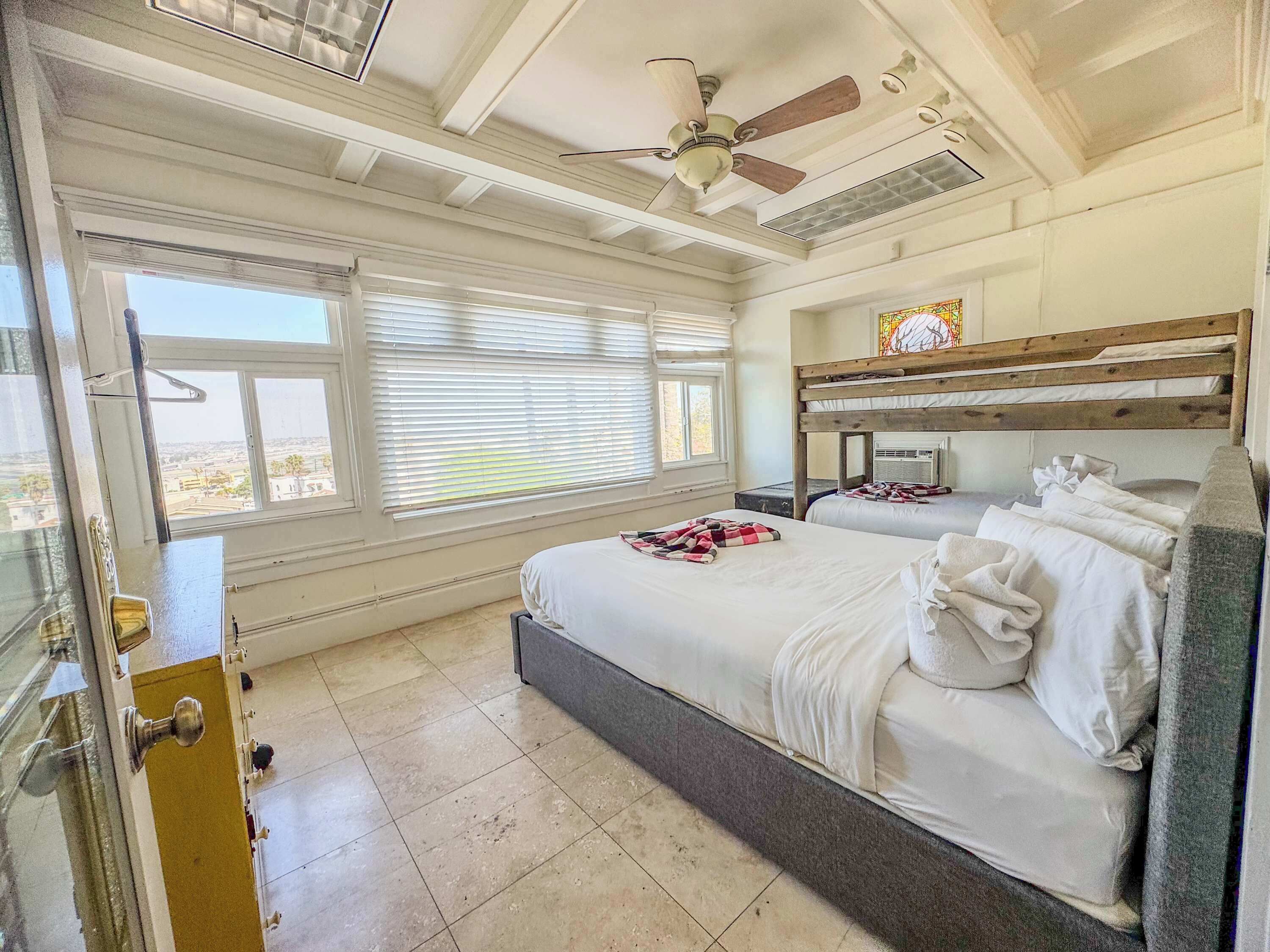 4 soverom, strykejern/-brett, wi-fi og sengetøy