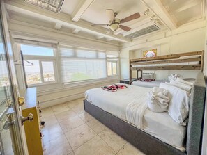 4 slaapkamers, een strijkplank/strijkijzer, wifi, beddengoed