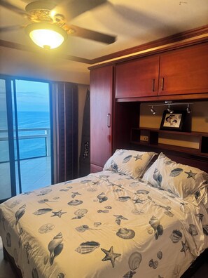 4 bedrooms, free WiFi, bed sheets, wheelchair access - Ocean views and ocean breeze (Salinas)