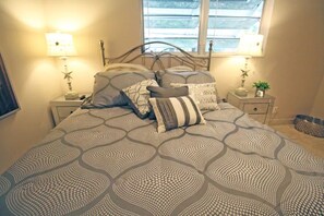 Free WiFi, bed sheets - Exclusive Home By Traveline Plus (Hollywood)