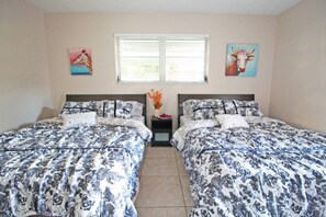 Habitación cuádruple superior (FLD49A) | Wifi gratis y ropa de cama 