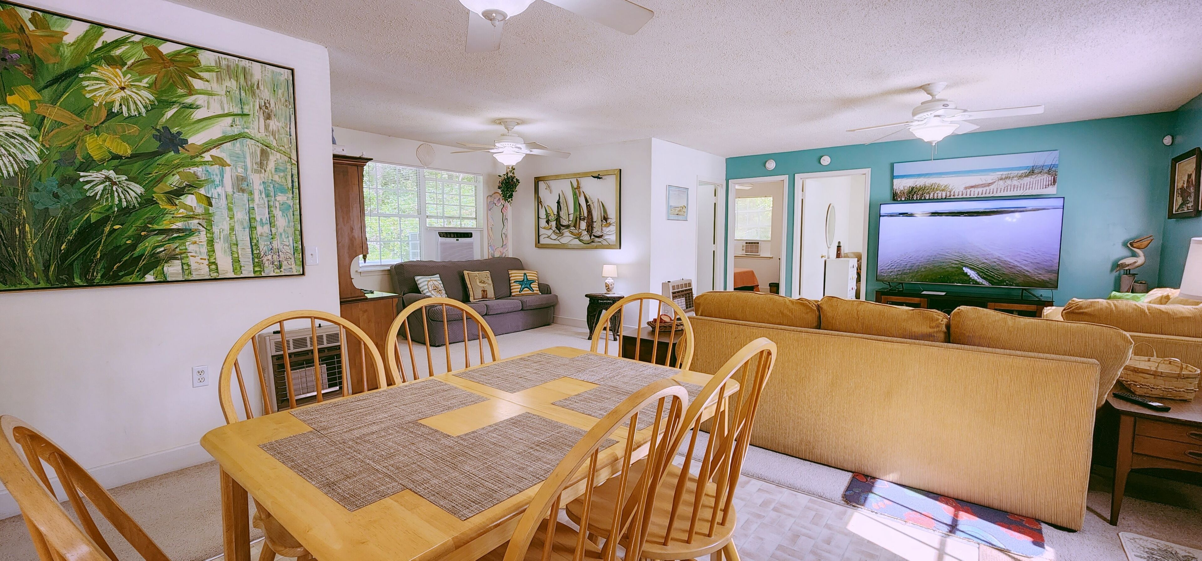 Smart-TV, DVD-spiller og bøker