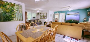 Smart-TV, DVD-Player, Bücher