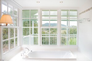 Murray Cottage | Bathroom | Shower, free toiletries, hair dryer, bathrobes