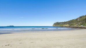 Beach nearby - George Bass Drive A Well Kept Secret (LILLI PILLI)