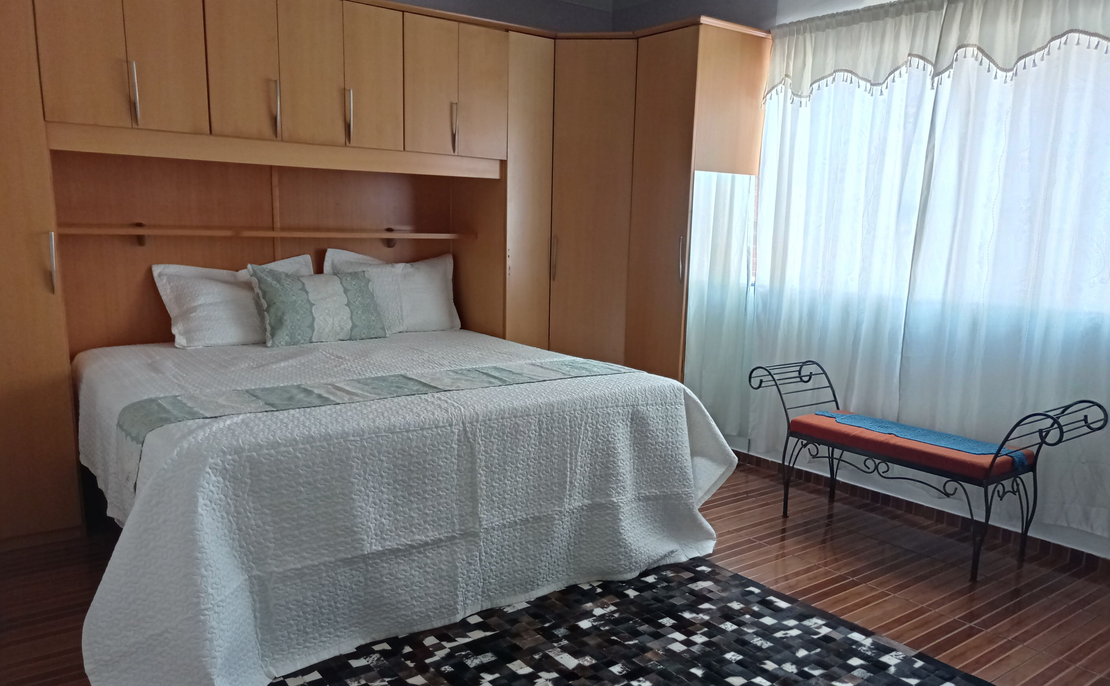 2 habitaciones, tabla de planchar con plancha y wifi gratis 