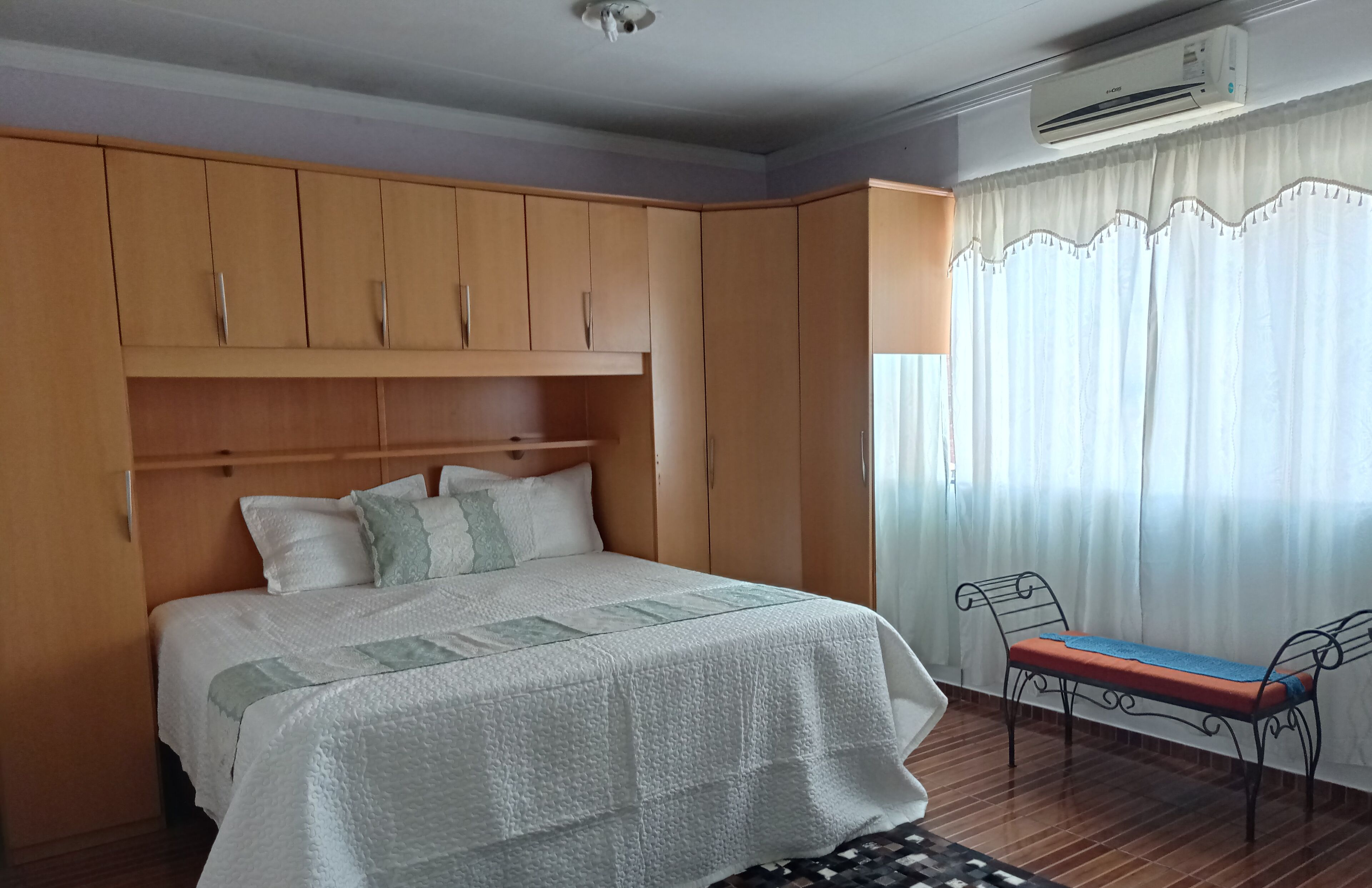 2 habitaciones, tabla de planchar con plancha y wifi gratis 