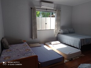 2 slaapkamers, een strijkplank/strijkijzer, gratis wifi, beddengoed
