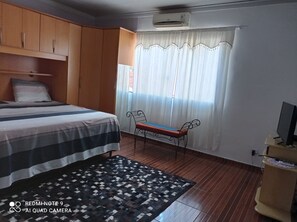 2 habitaciones, tabla de planchar con plancha y wifi gratis