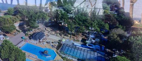 Piscine couverte, piscine extérieure