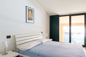 2 bedrooms, free WiFi, bed sheets - Beautiful apartment in Toscolano Maderno just a few steps from Lake Garda (Toscolano Maderno)