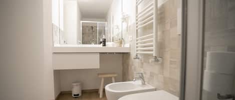 Towels, soap, shampoo, toilet paper