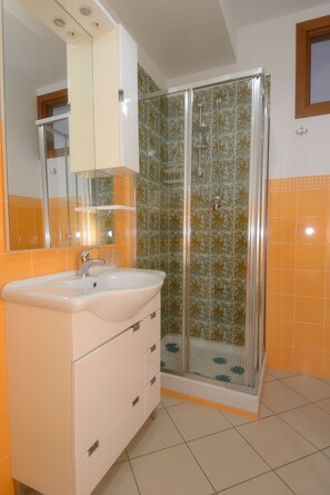 Shower, hair dryer, bidet, towels - Farmhouse with infinity pool: A unique experience  (Castellabate)